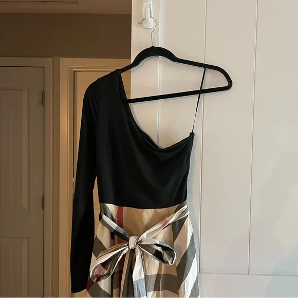 Dress Day One Sleeve Dress - Picture 2 of 5